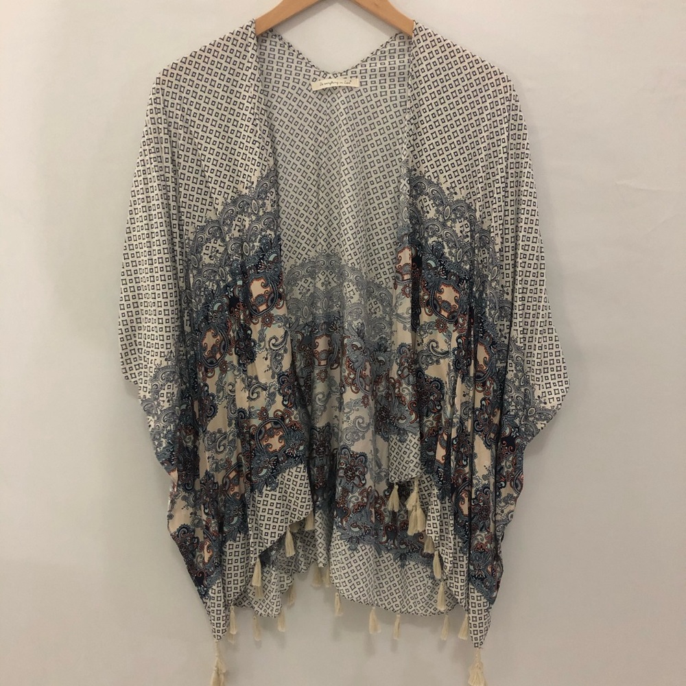 Do Everything in Love Ivory Blue Paisley Kimono